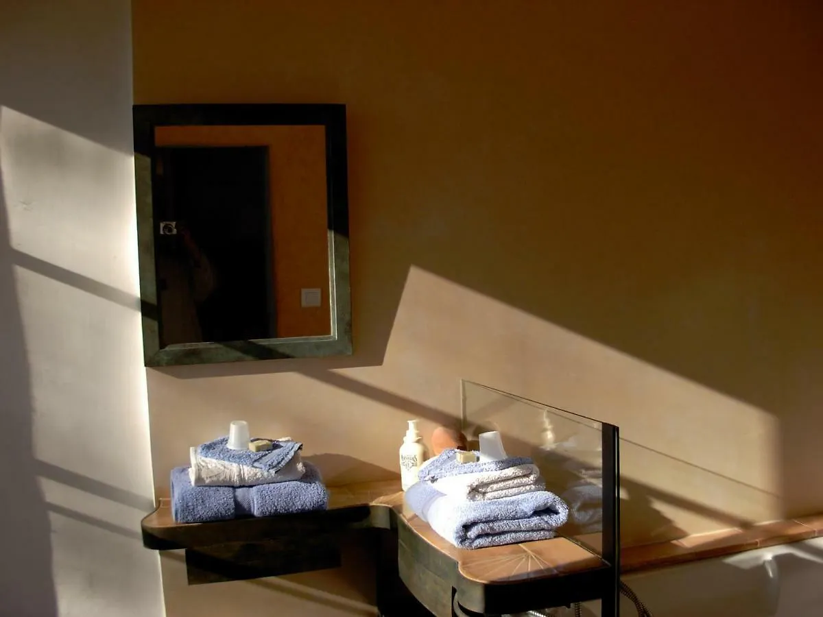 Le Mas Du Caprier Charleval  Bed & Breakfast